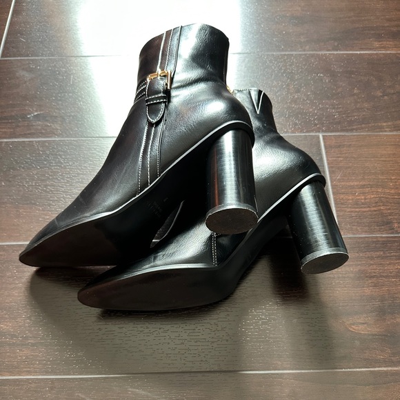 Torgeis London Black Heeled Boots with Gold Buckle and Stitch Detail - Picture 8 of 9